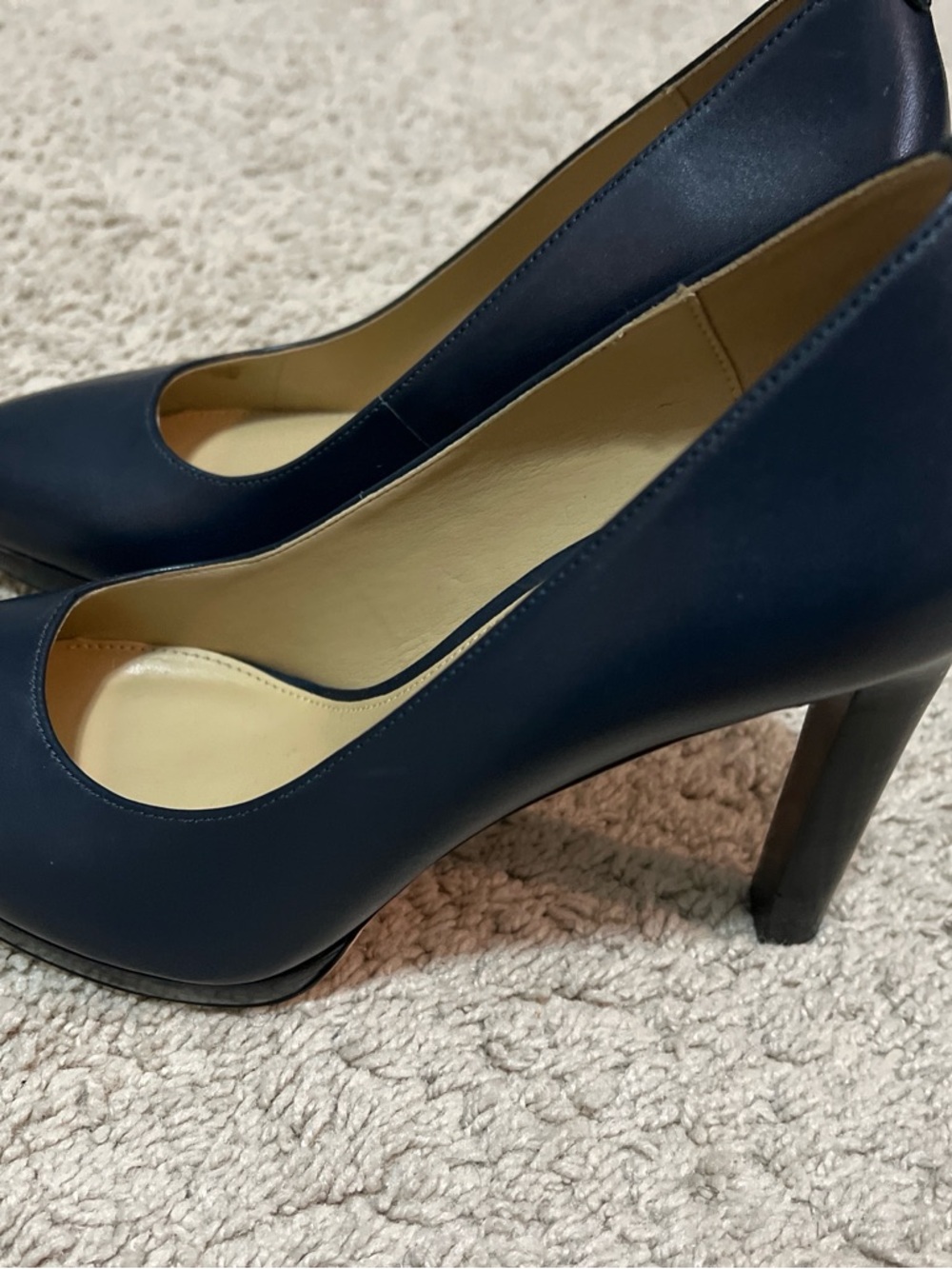 MICHAEL Michael Kors Navy Leather Rounded-Toe Pumps - Picture 4 of 5